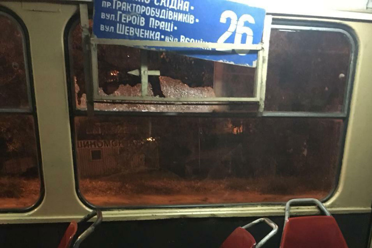 На Салтовке обстреляли трамвай: подробности