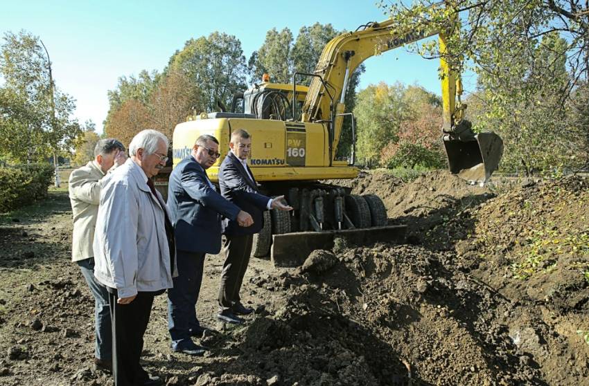 В Лозовой завершается ремонт крупного коллектора