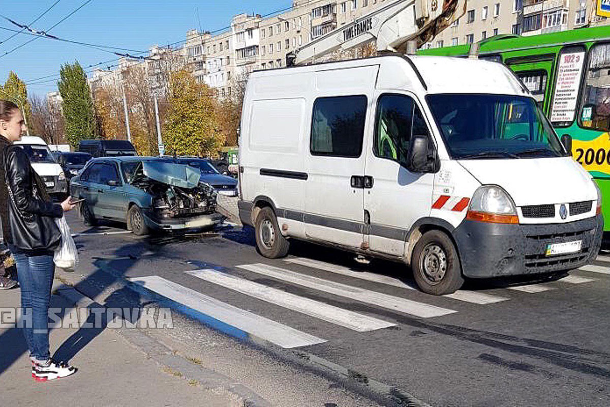 На Ландау машину раскурочило от удара