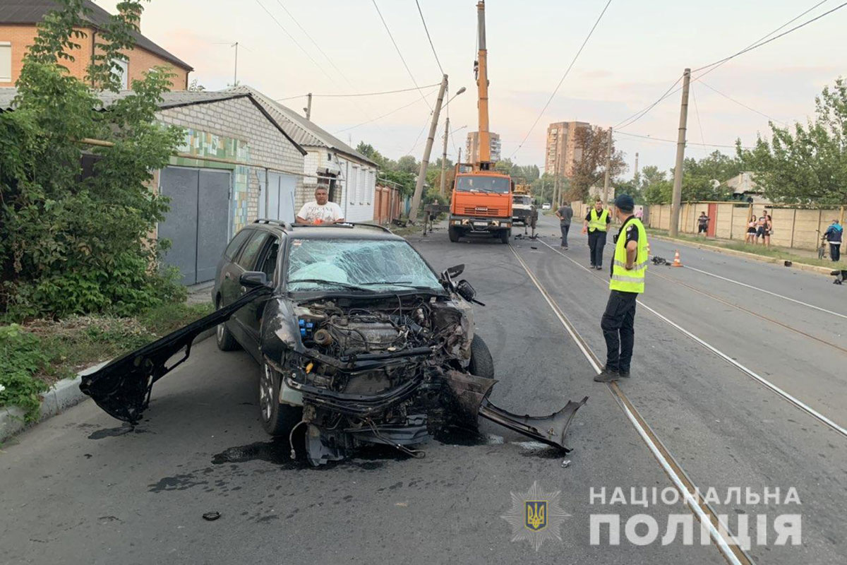 На Москалевской машина влетела в столб: полиция ищет свидетелей