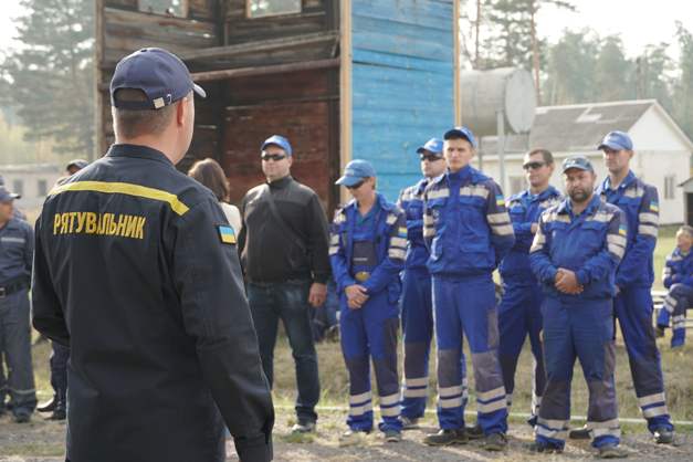 Газодобытчики соревновались с профессиональными спасателями по пожаротушению 