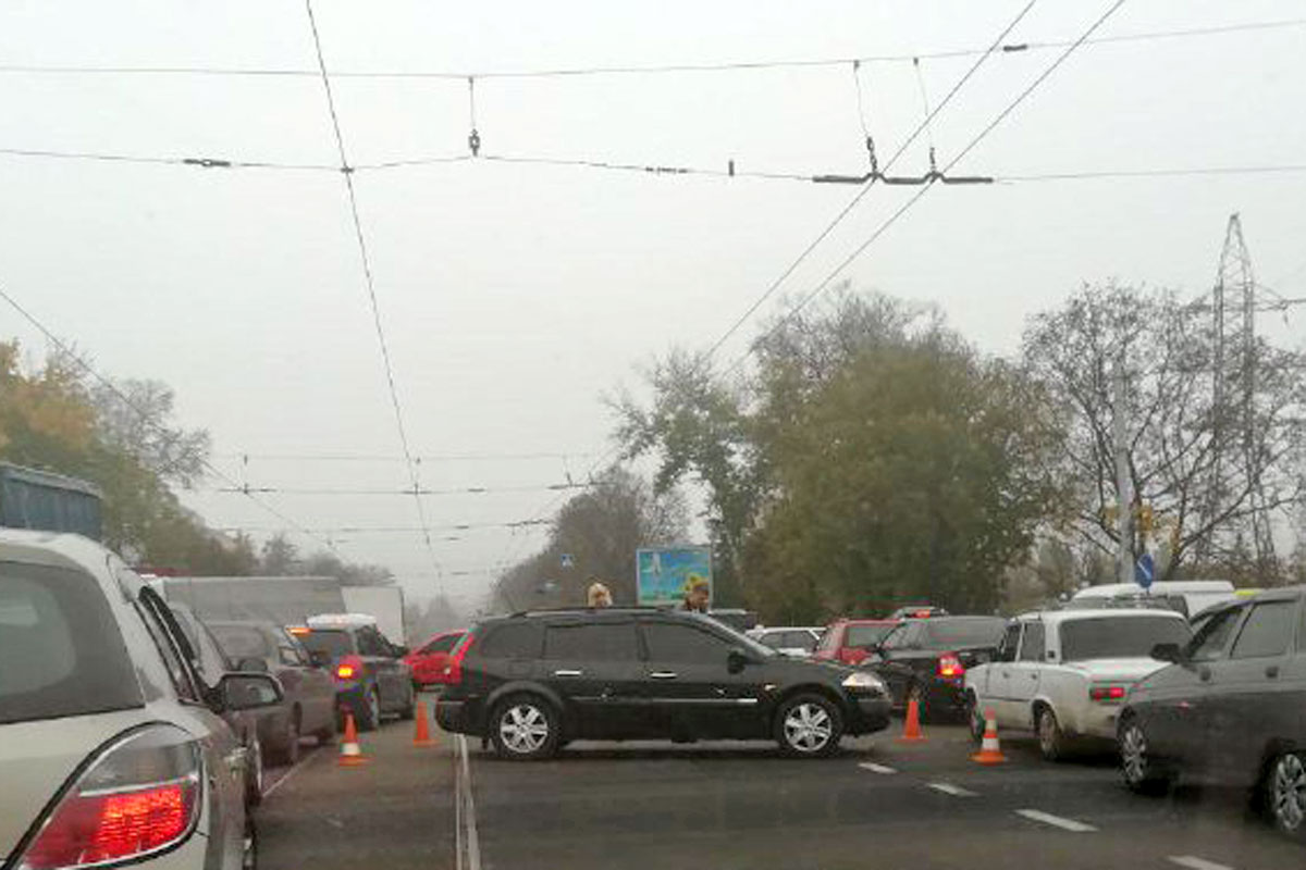 Авария на Московском проспекте заблокировала движение транспорта