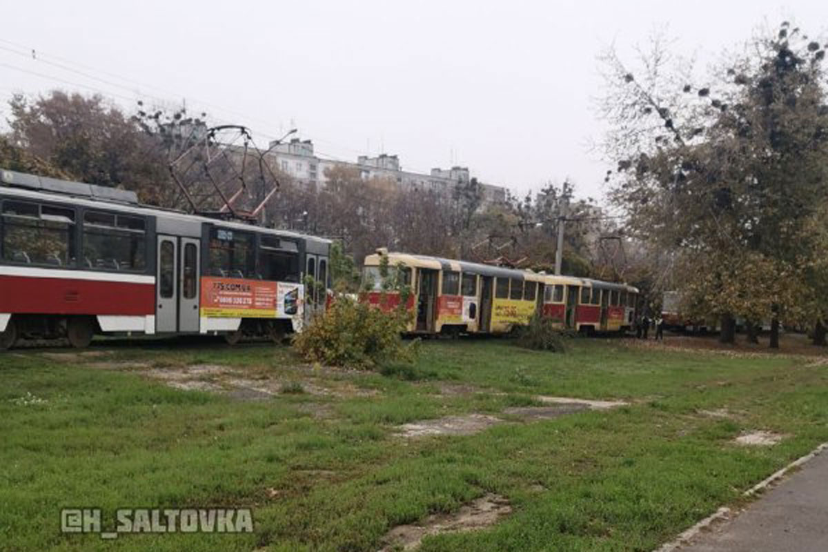 Почему на Салтовке остановился транспорт