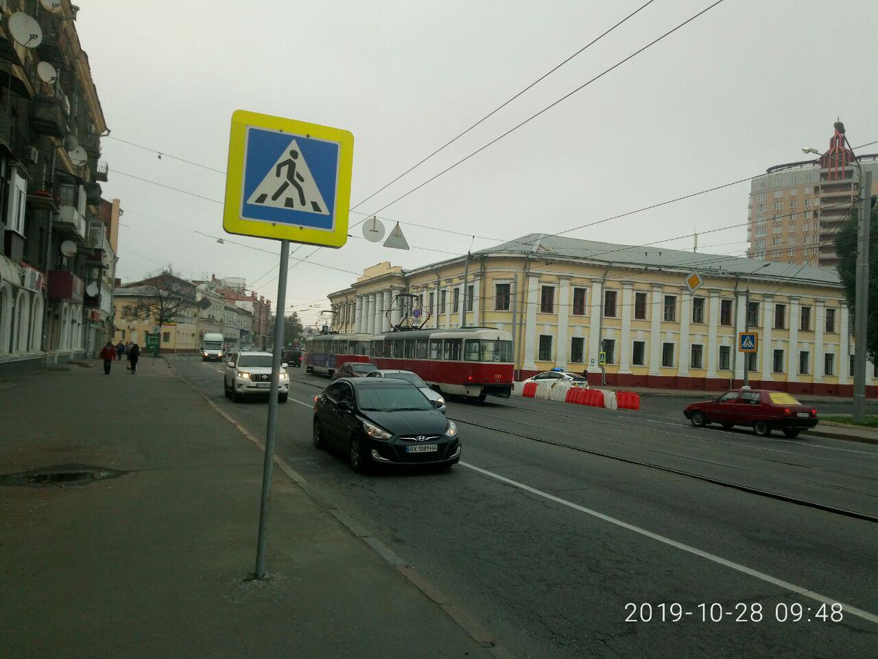 На Московском стоят трамваи