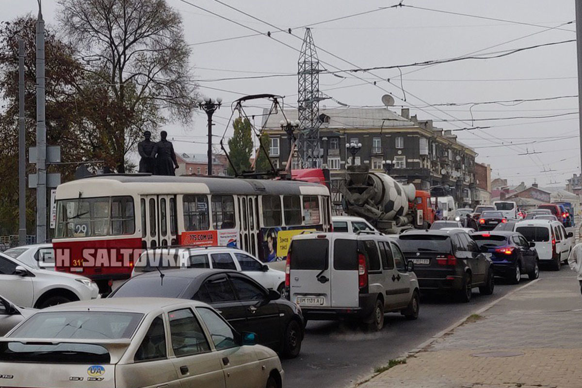 Авария на Московском заблокировала движение транспорта