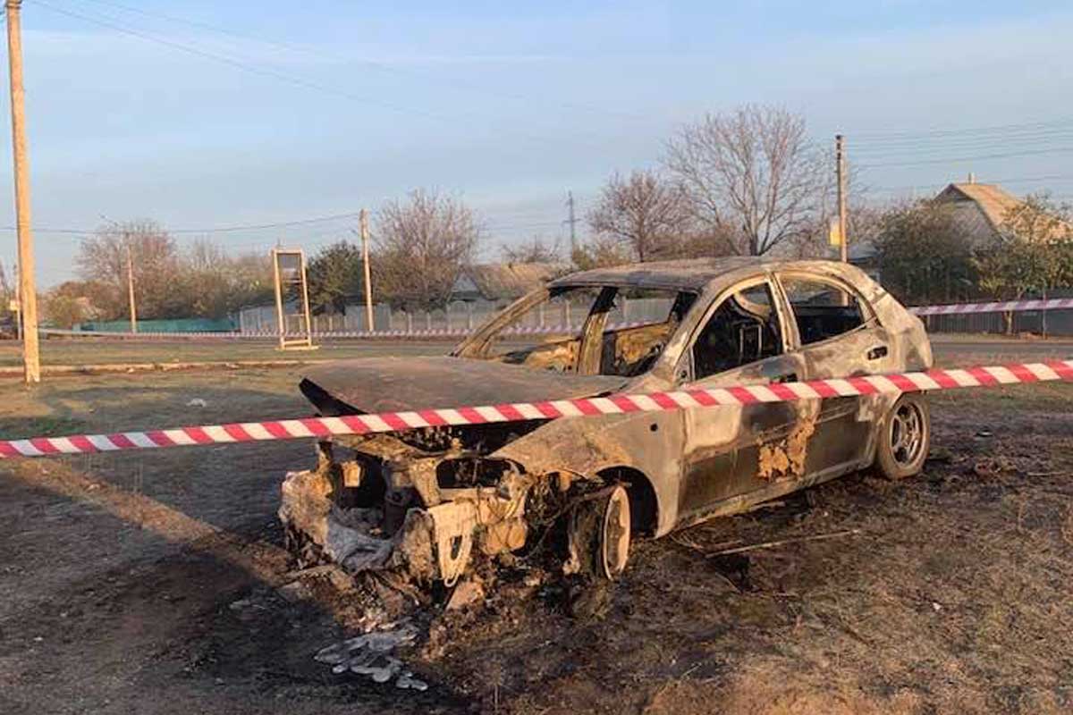 В Лозовой сгорел автомобиль, есть жертвы
