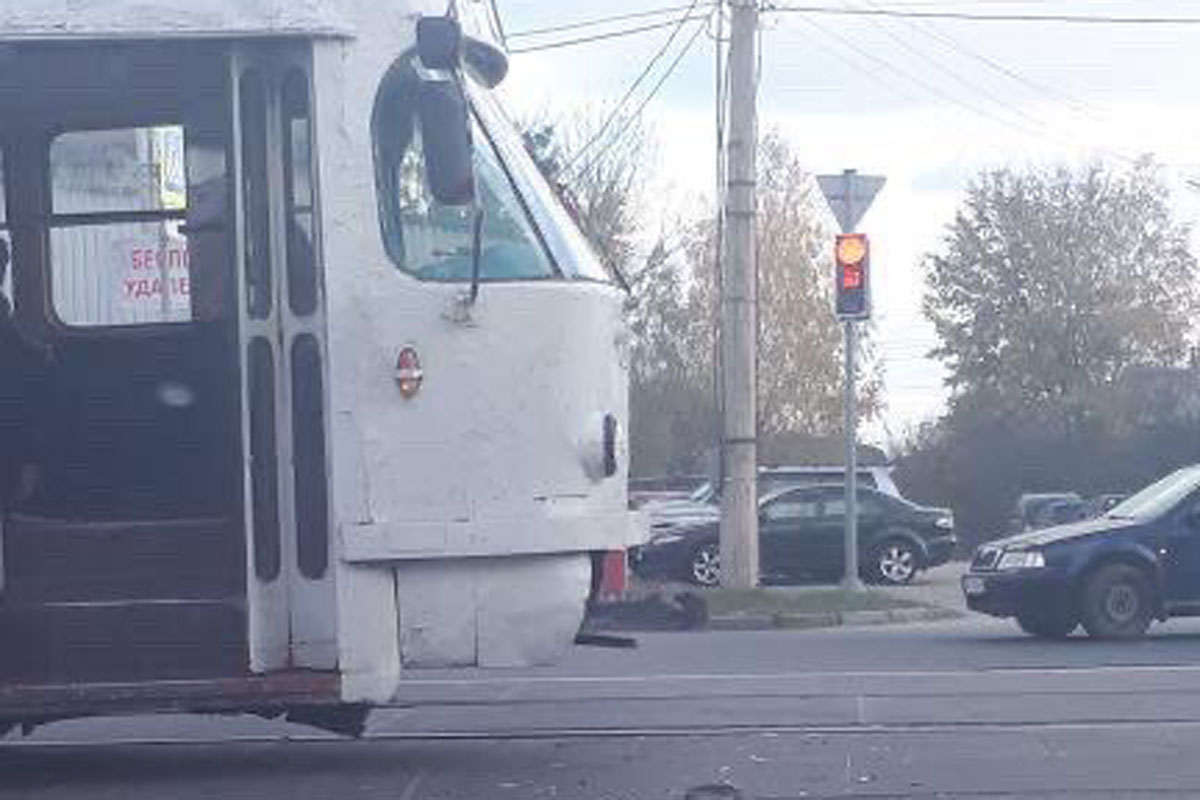 Авария на Шевченко заблокировала движение трамваев