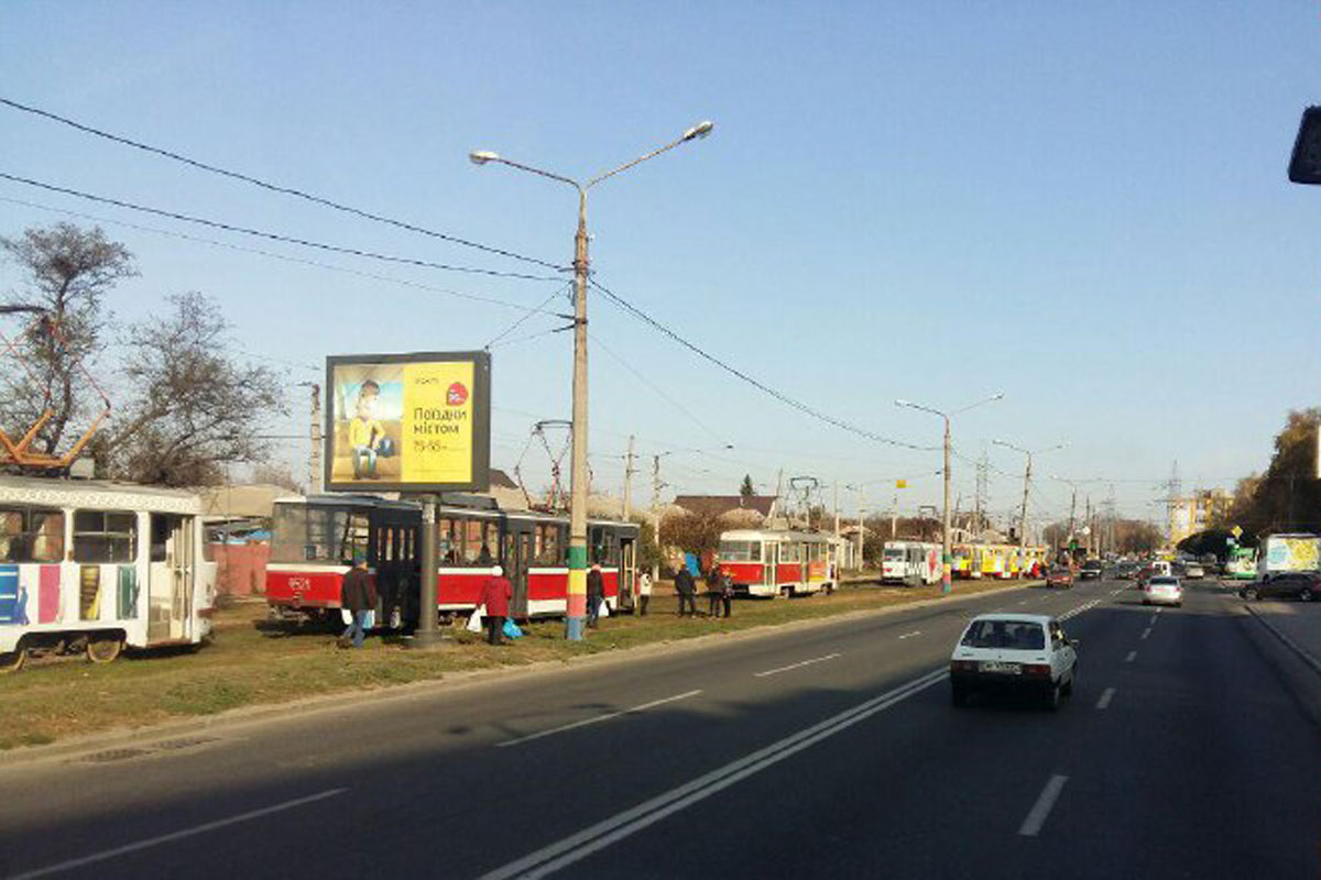 На Салтовке стоят трамваи