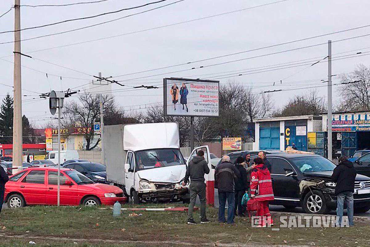 На Салтовке – тройное ДТП (фото)