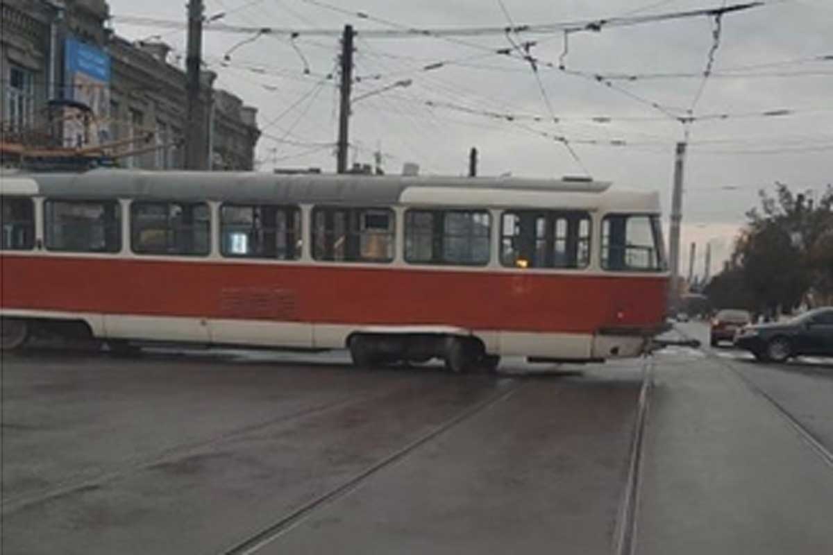 На Москалевке стоят трамваи