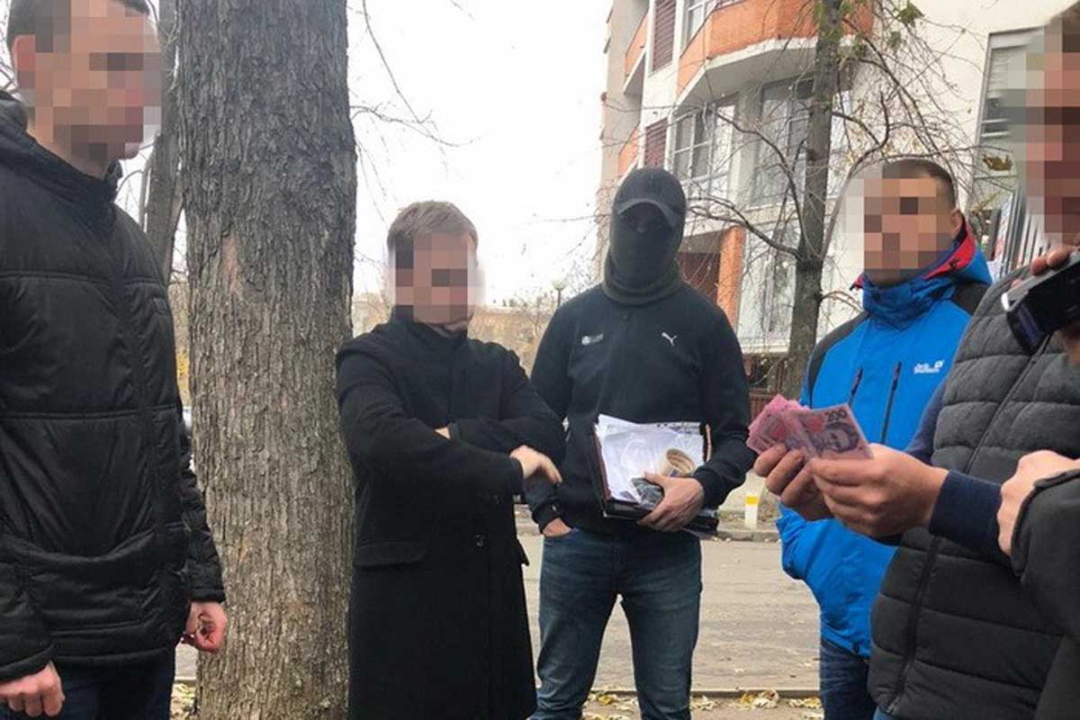 В Харькове на взятке задержаны чиновники