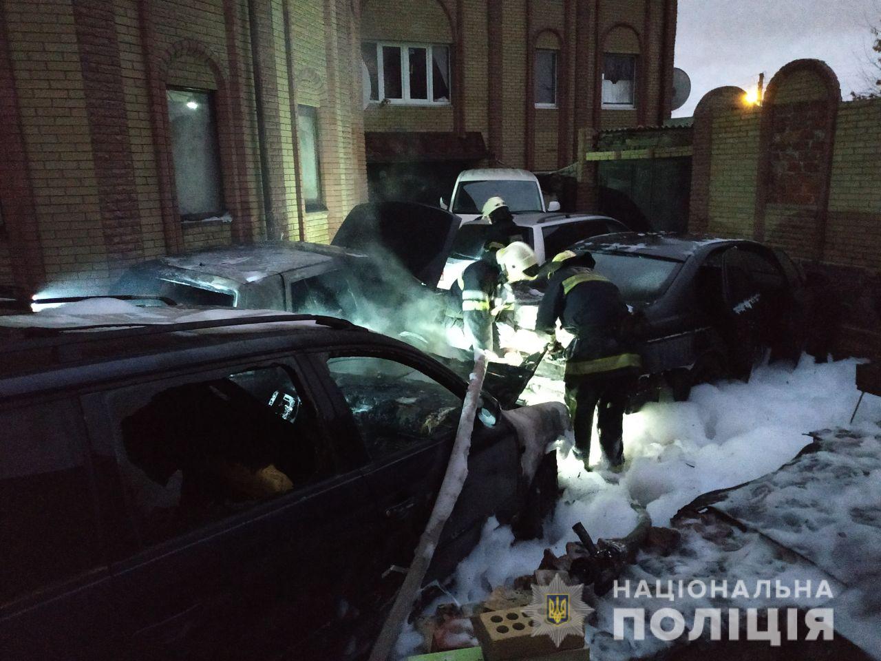 В Харькове сгорели три автомобиля