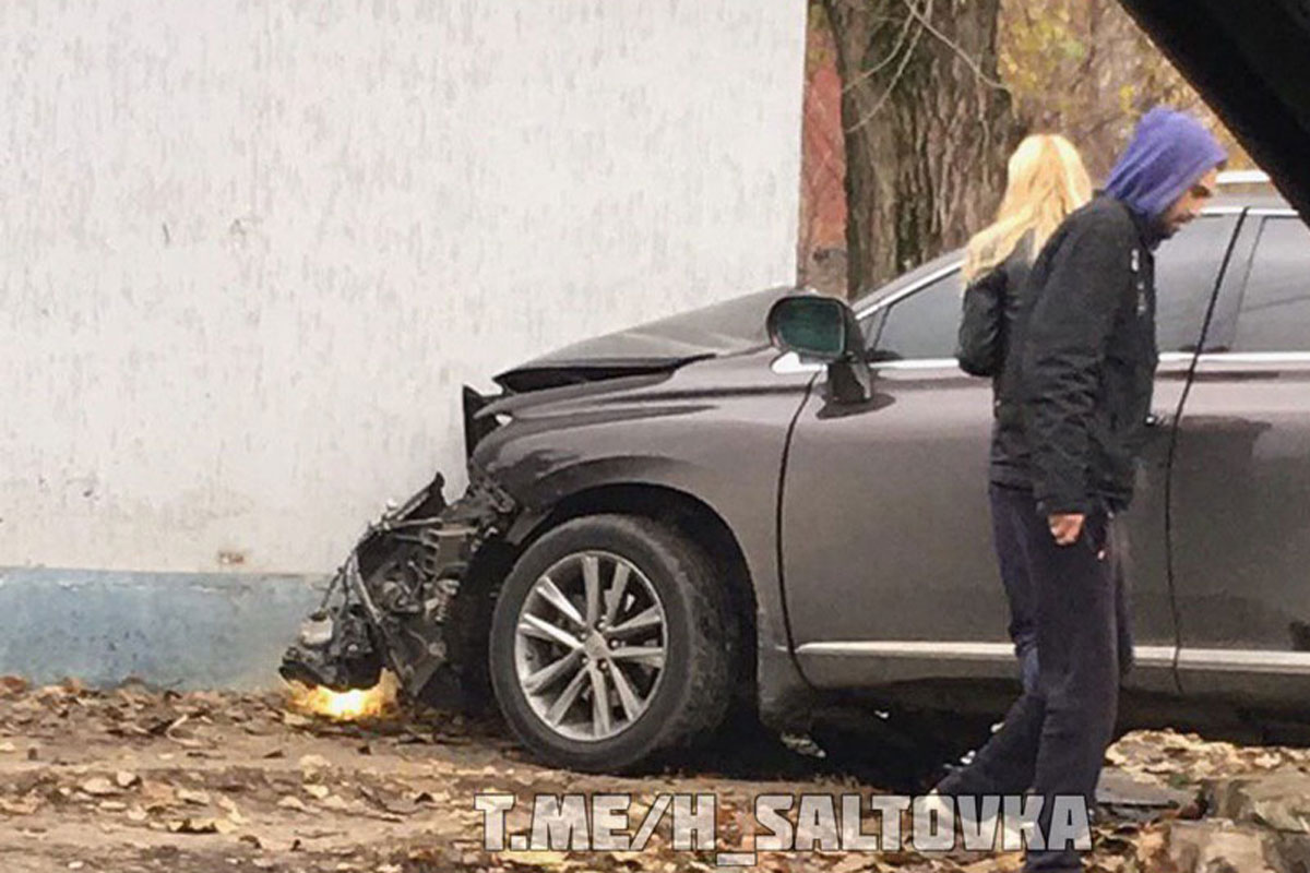 На Гольдберговской машина влетела в здание