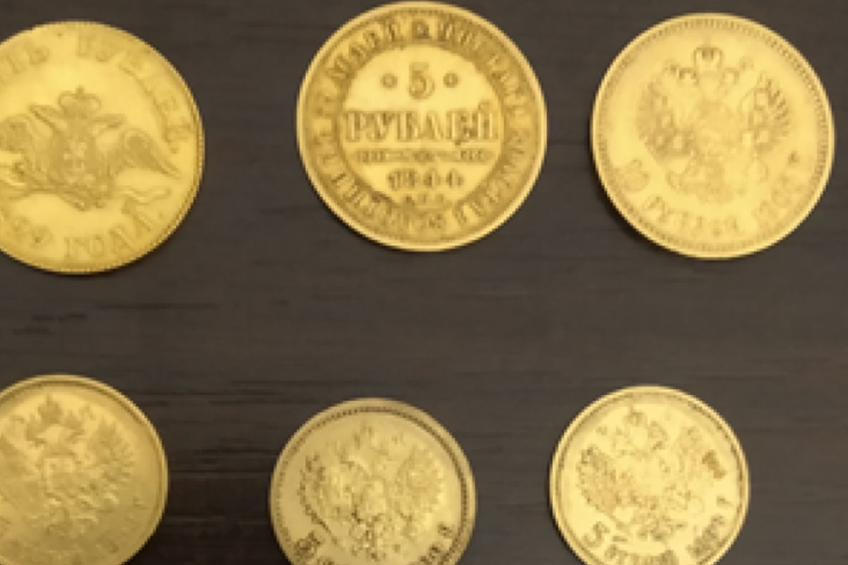Женщина пыталась вывезти в Россию старинные монеты