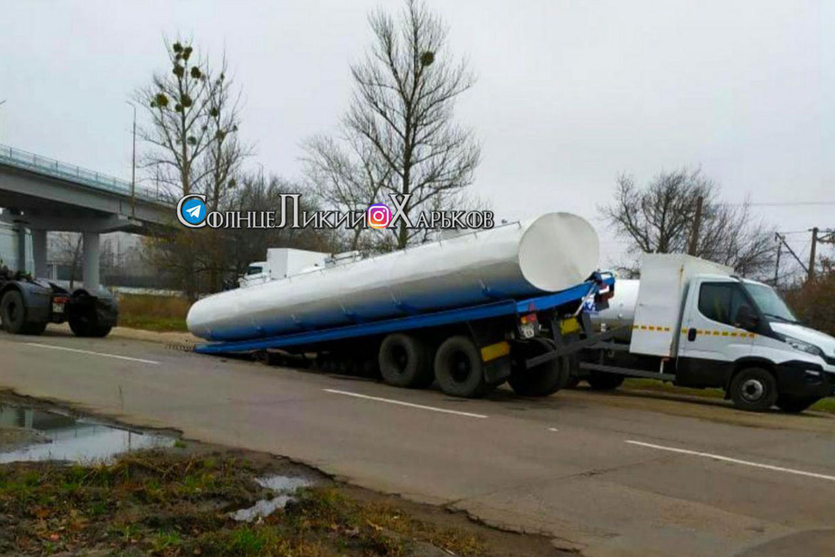 В Пятихатках у водовоза оторвало цистерну