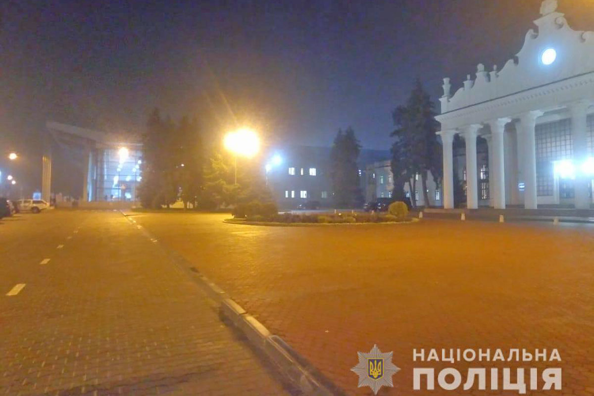 В Харькове эвакуировали торговые центры и вокзал