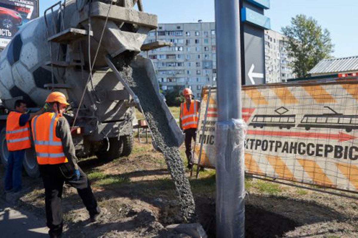 На Салтовке установили опоры новой троллейбусной линии