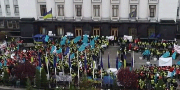 Лозовские железнодорожники протестовали под Офисом президента