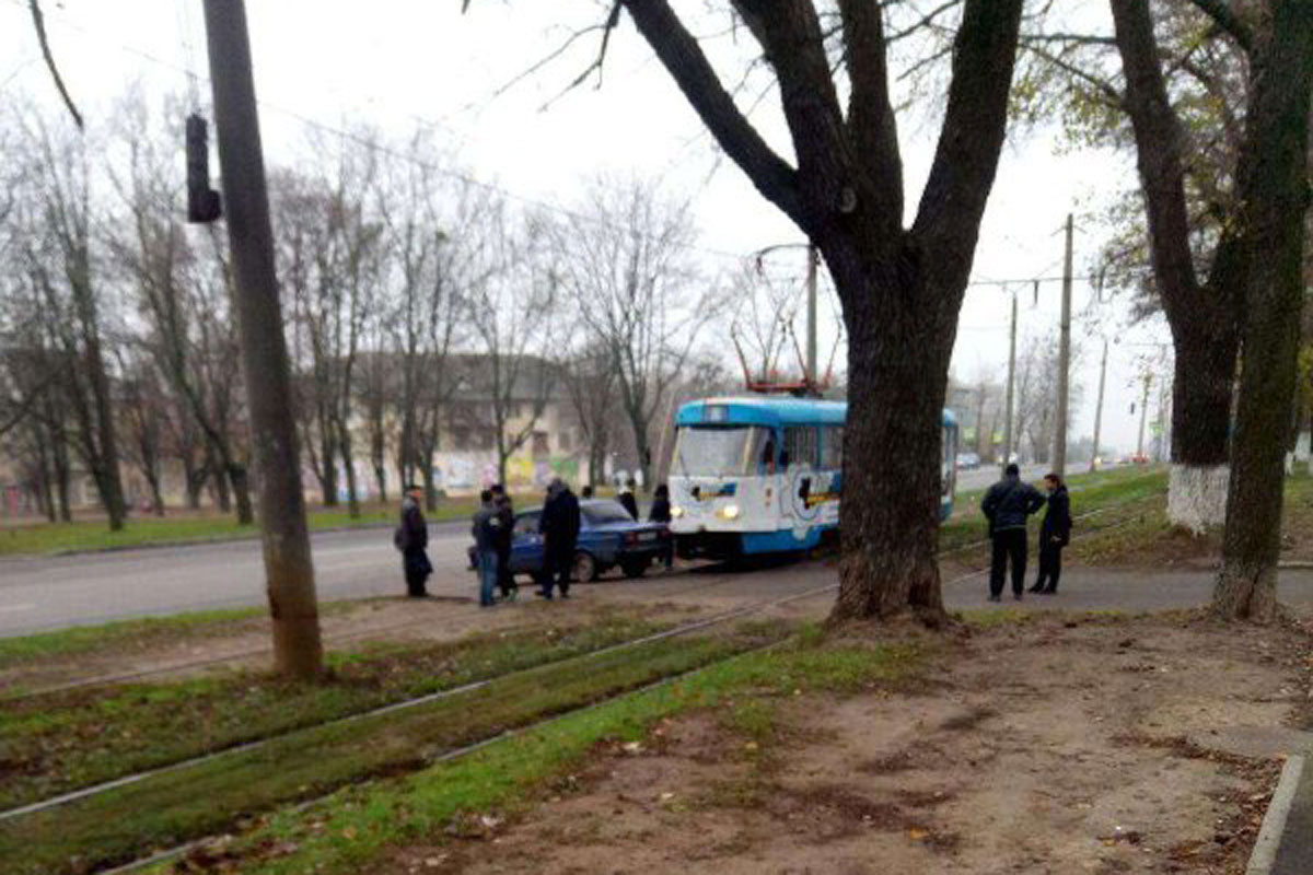 На Салтовке авария заблокировала движение трамваев