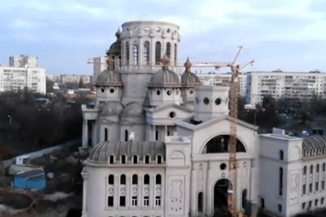 Строительство храма на Рогани сняли с высоты (видео)