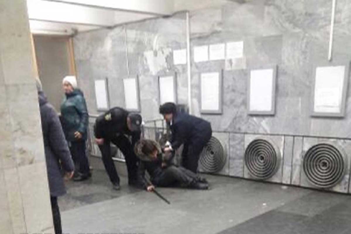В харьковское метро не пустили пьяную женщину