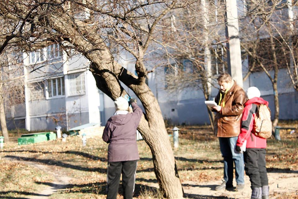 На Салтовке прошла акция в защиту деревьев