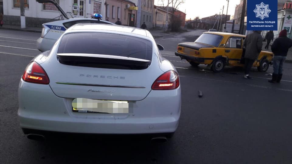 В Харькове Porsche влетел в "Жигули" (фото)