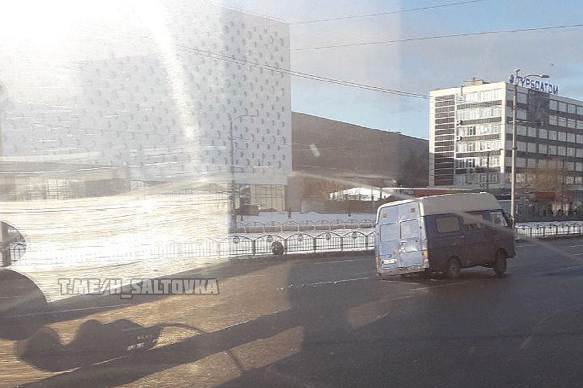 На Московском у микроавтобуса на ходу отвалилось колесо