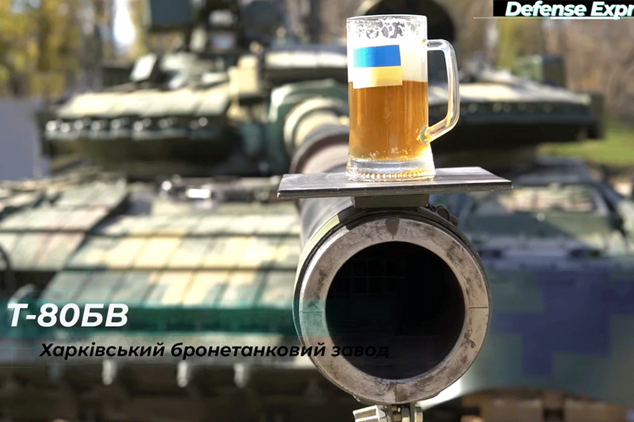 В Харькове точность танковых орудий проверили пивом