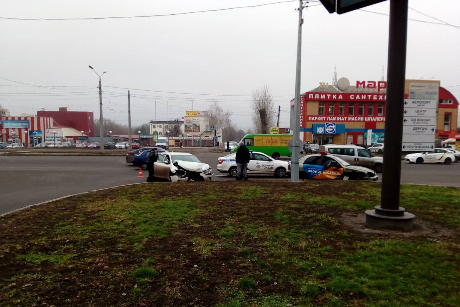 На Клочковской - ДТП с автомобилем охраны (фото, видео)