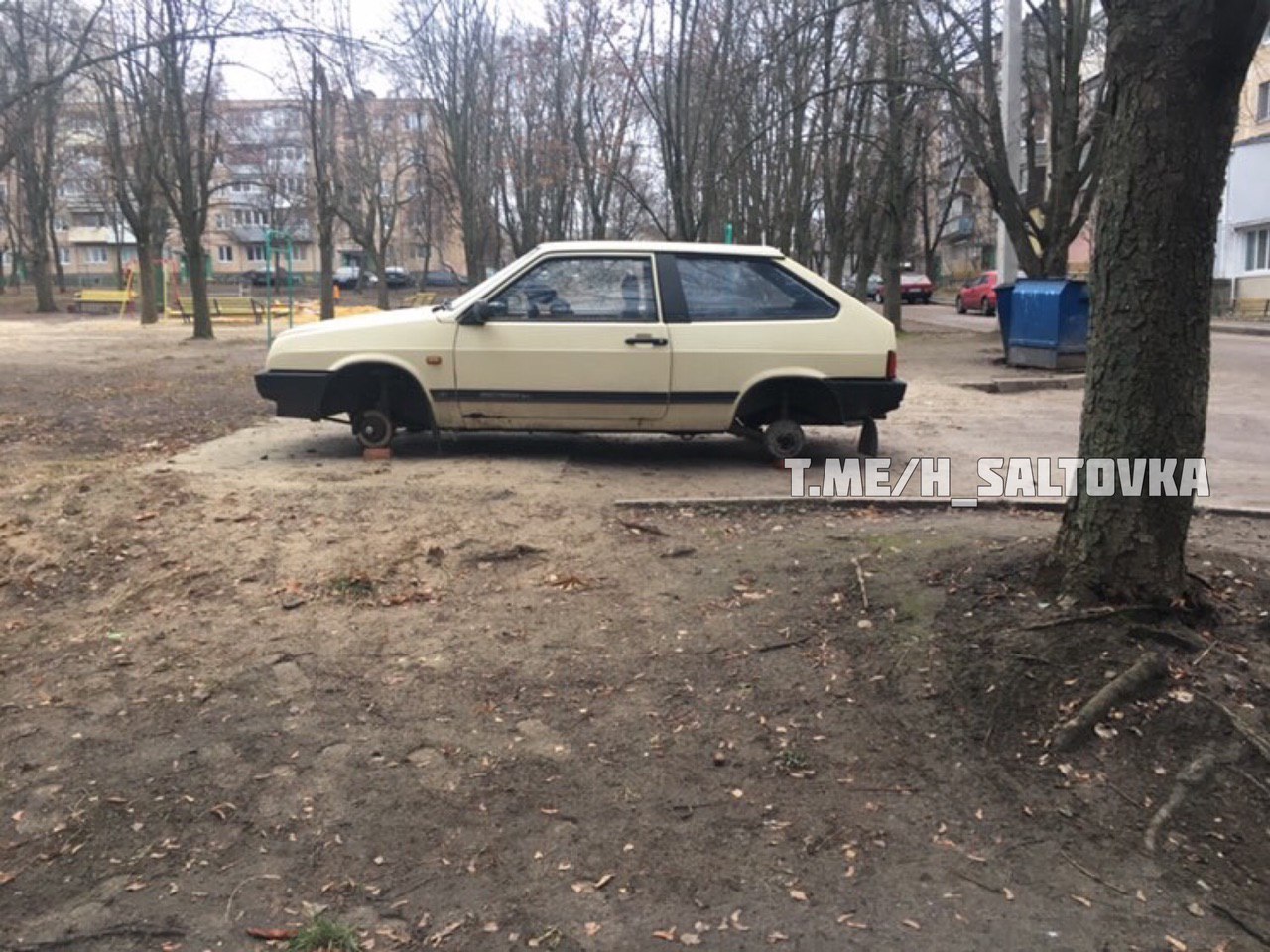 В Харькове сняли колеса с "восьмерки" (фото)