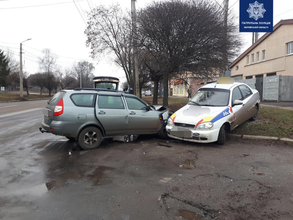 На Елизарова такси попало в аварию, есть пострадавший