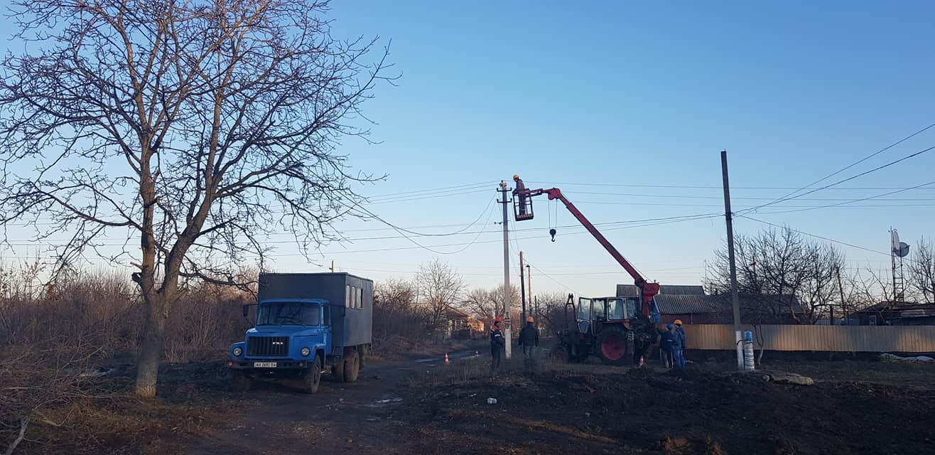 Под Харьковом на провода рухнуло дерево