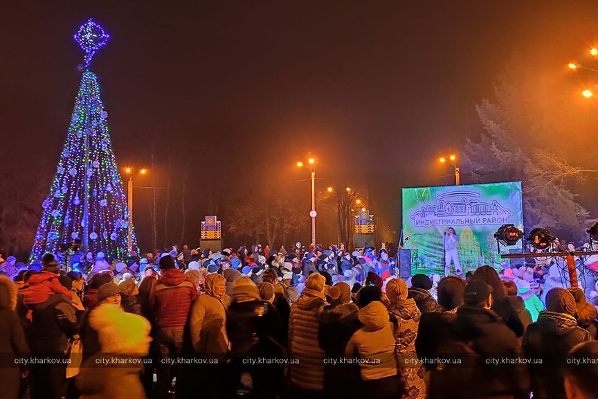 На ХТЗ открыли елку (фото)