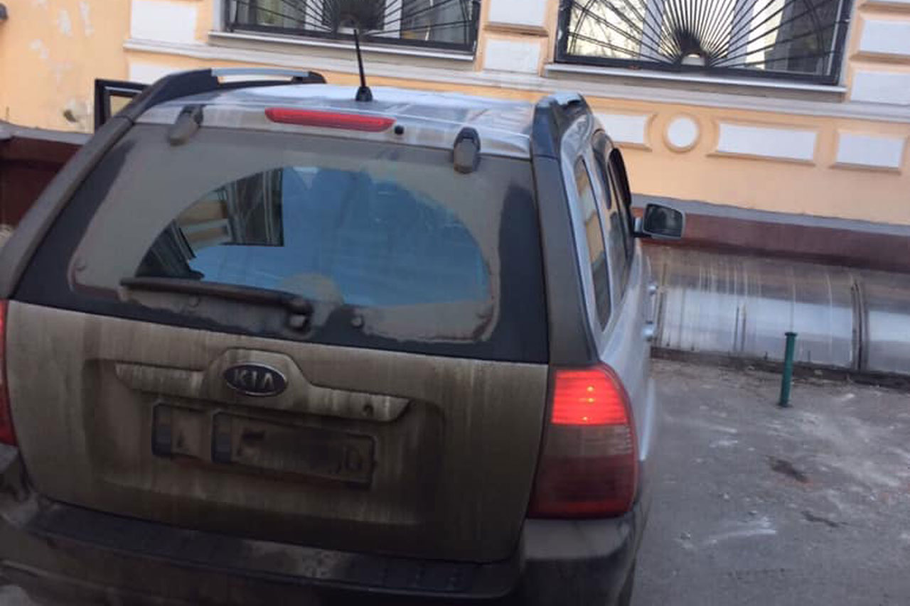 В Харькове водитель заблокировал проезд скорой и ударил женщину-врача