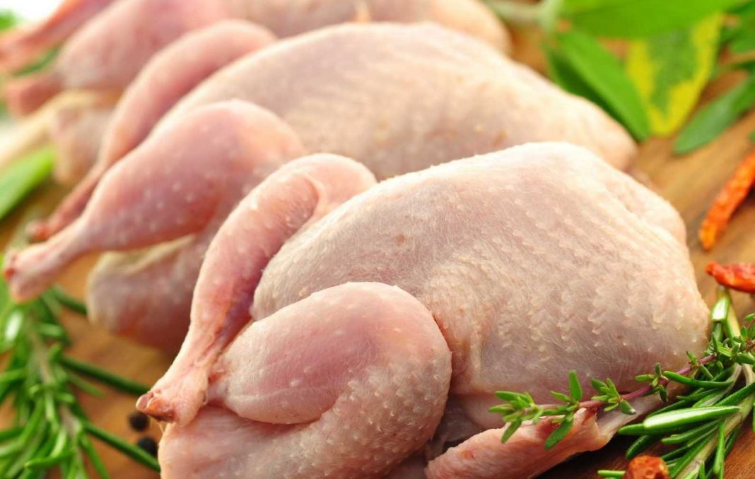В Харькове изымают из продажи курятину