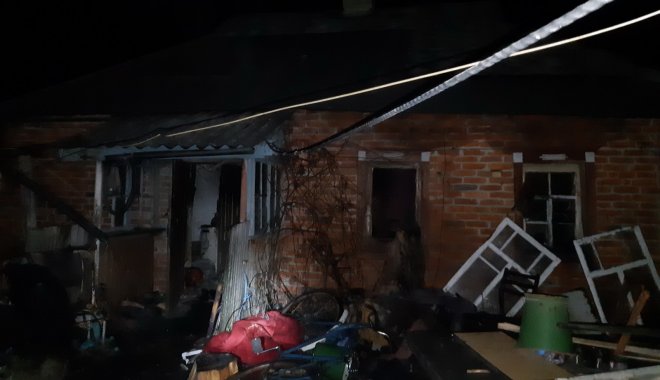 Под Харьковом горел дом, есть пострадавший (фото)