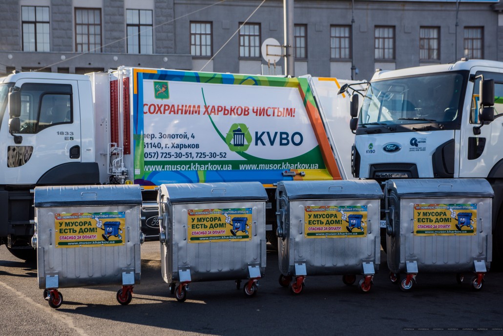 В Харькове установили сотни новых контейнеров для мусора