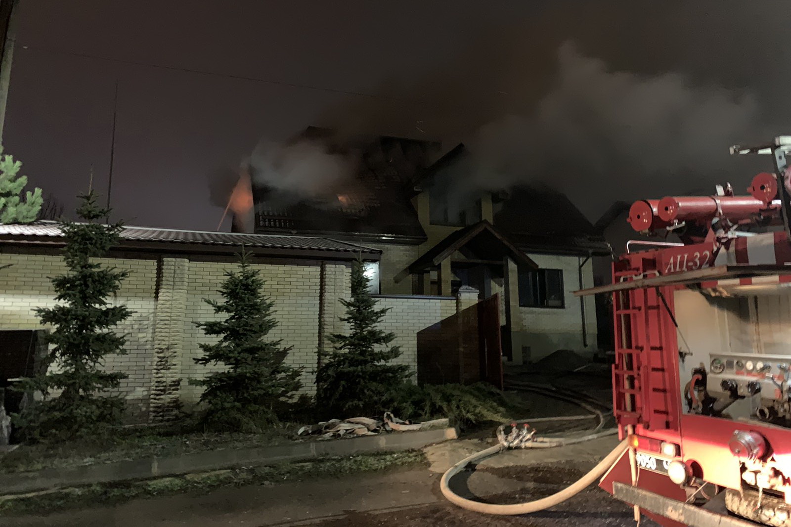 В Малой Даниловке горел элитный частный дом (фото)