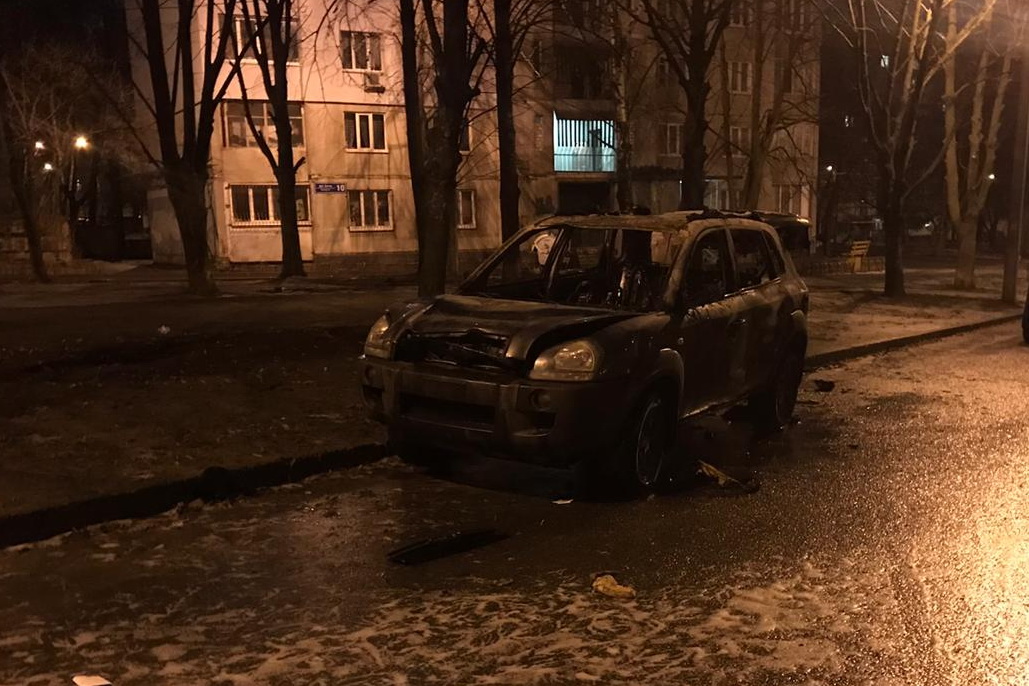 В новогоднюю ночь сгорел внедорожник