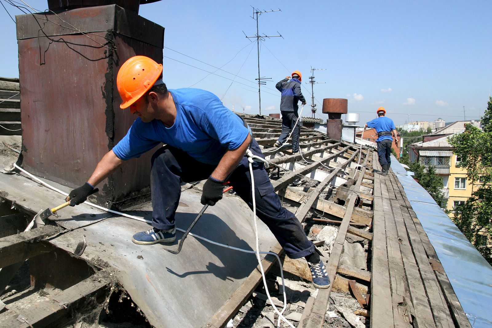 В Харькове отремонтировали сотни крыш