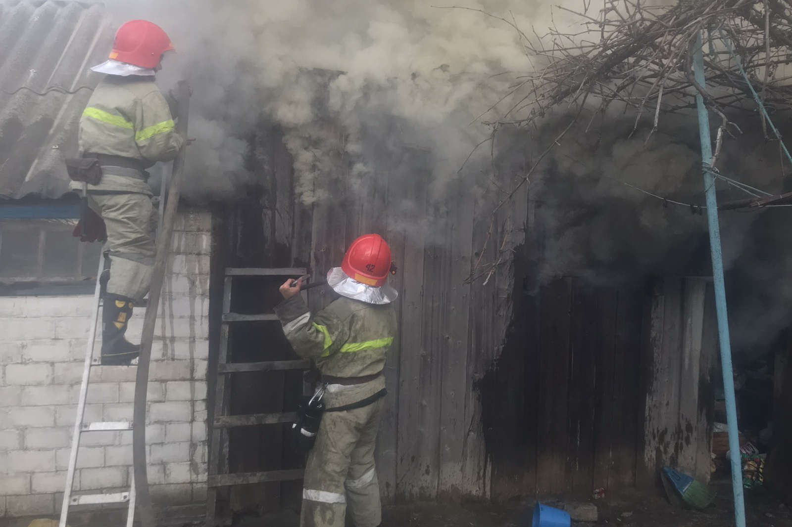 В Балаклее вспыхнула частная постройка