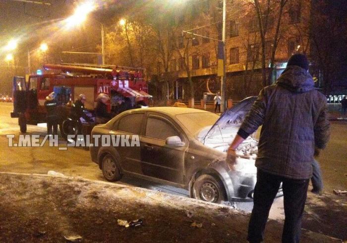 В центре на ходу загорелся Chevrolet (видео)