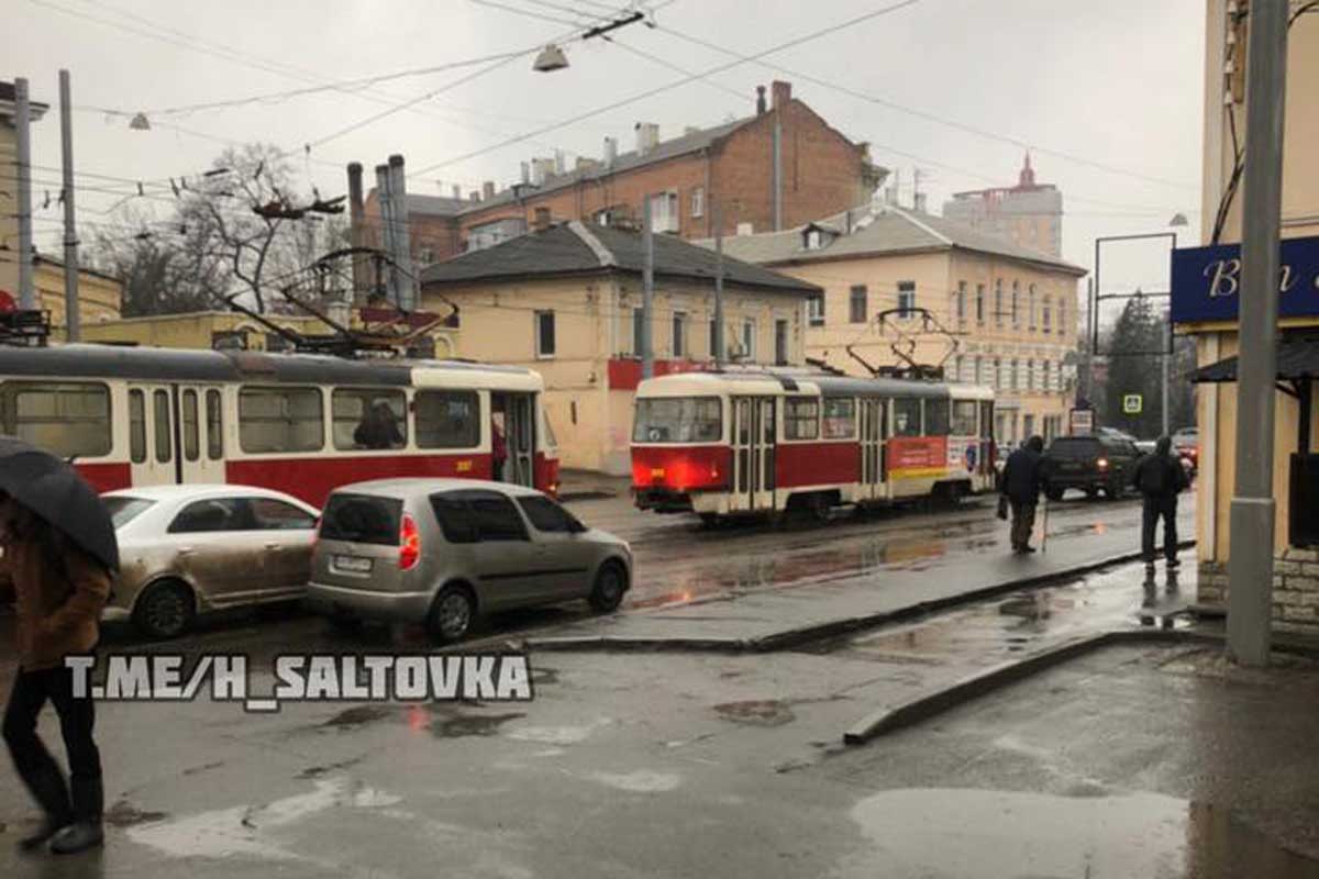 На Московском проспекте стоят трамваи - соцсети