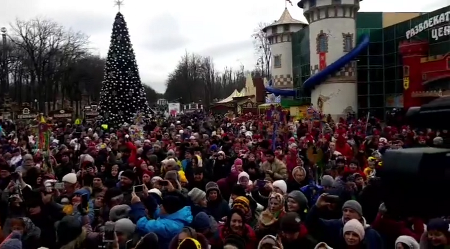 В Харькове тысяча человек спели колядку (видео)