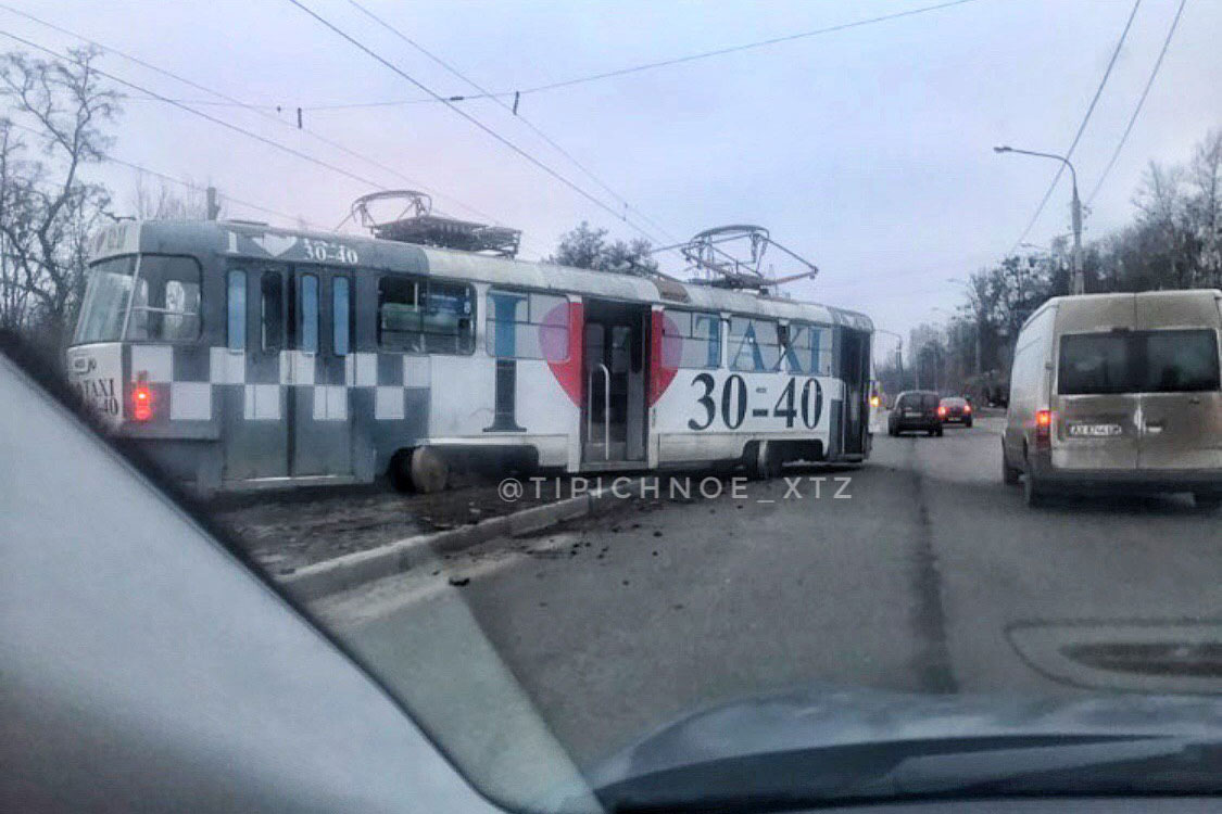 На Плехановской трамвай выехал на проезжую часть (фото, видео)