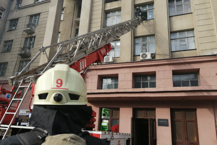 Спасатели эвакуировали общежитие харьковского вуза
