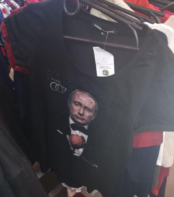 В Сети разгорается скандал из-за футболки с Путиным в харьковском магазине (фото)