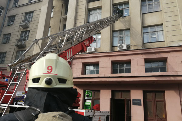 В Харькове из студенческого общежития эвакуировали людей (фото)