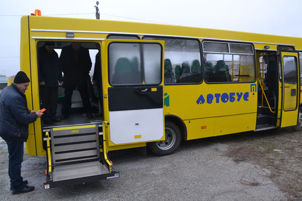 Зачепиловка получила новый школьный автобус (фото)